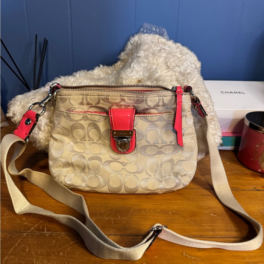 Coach signature Women's crossbody bag